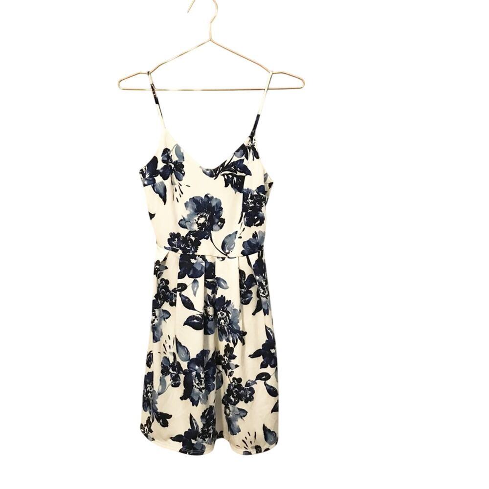 Monteau Los Angeles Floral Dress - Size Small - NWT
